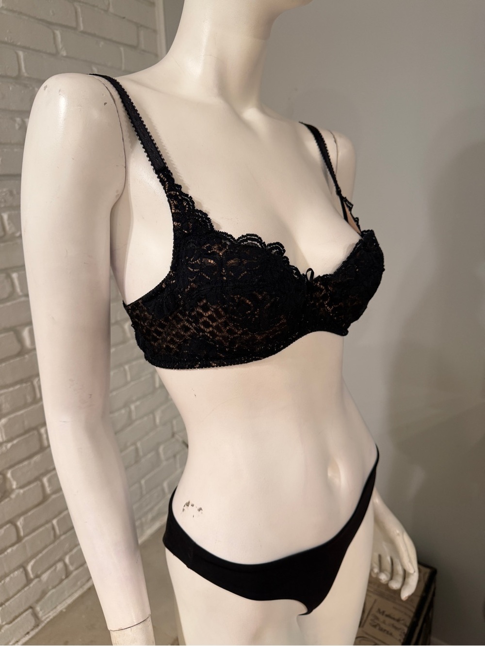 Vintage Victoria’s Secret Black Lace Full Coverage Bra 34A lined Underwire - Picture 7 of 9